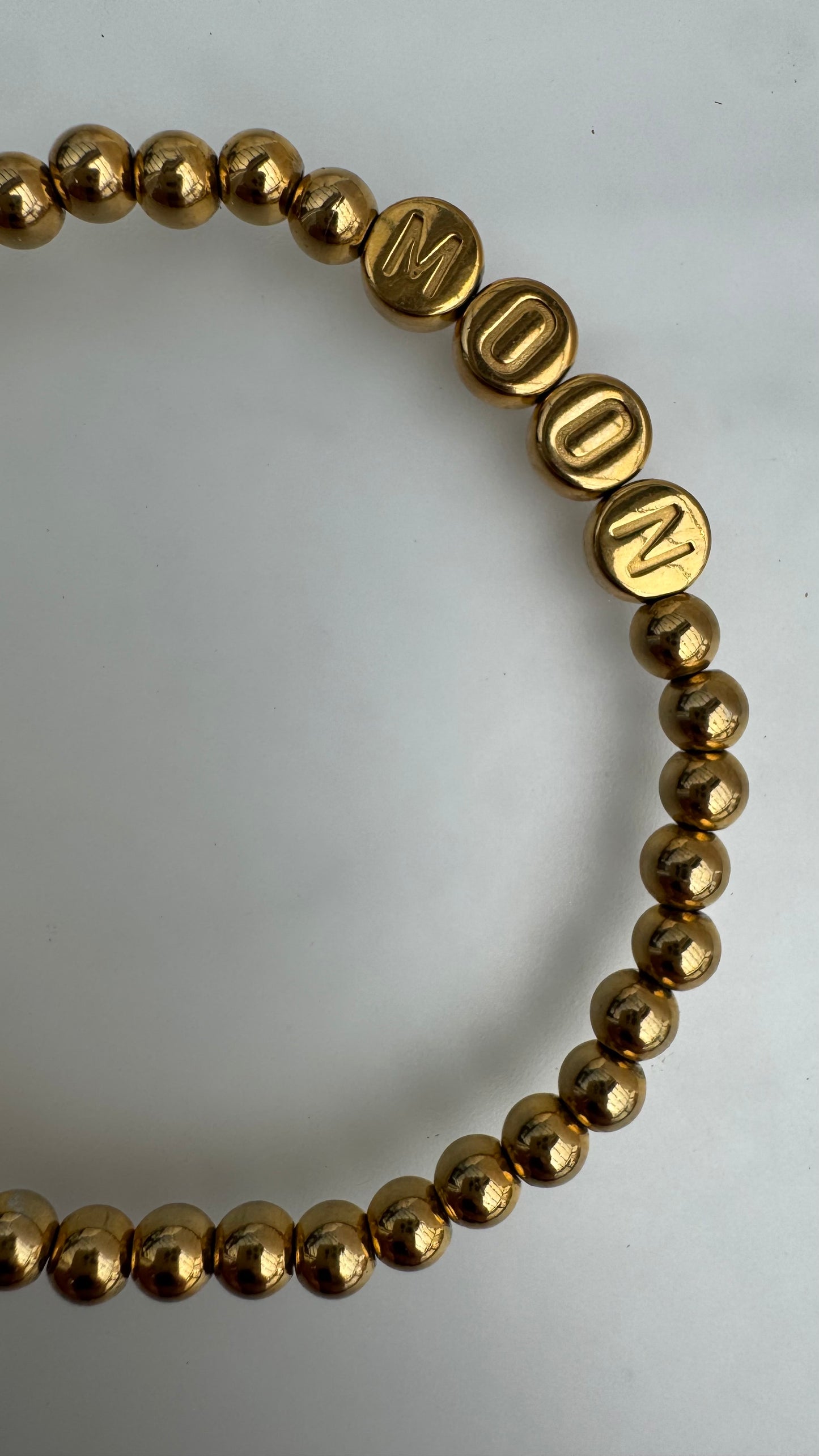 Personalisiertes Armband mit Hämatitkugeln | 18 Karat vergoldet