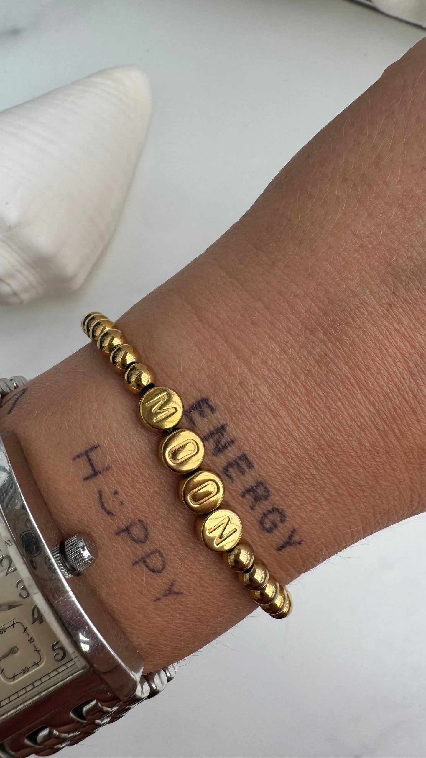 Personalisiertes Armband mit Hämatitkugeln | 18 Karat vergoldet