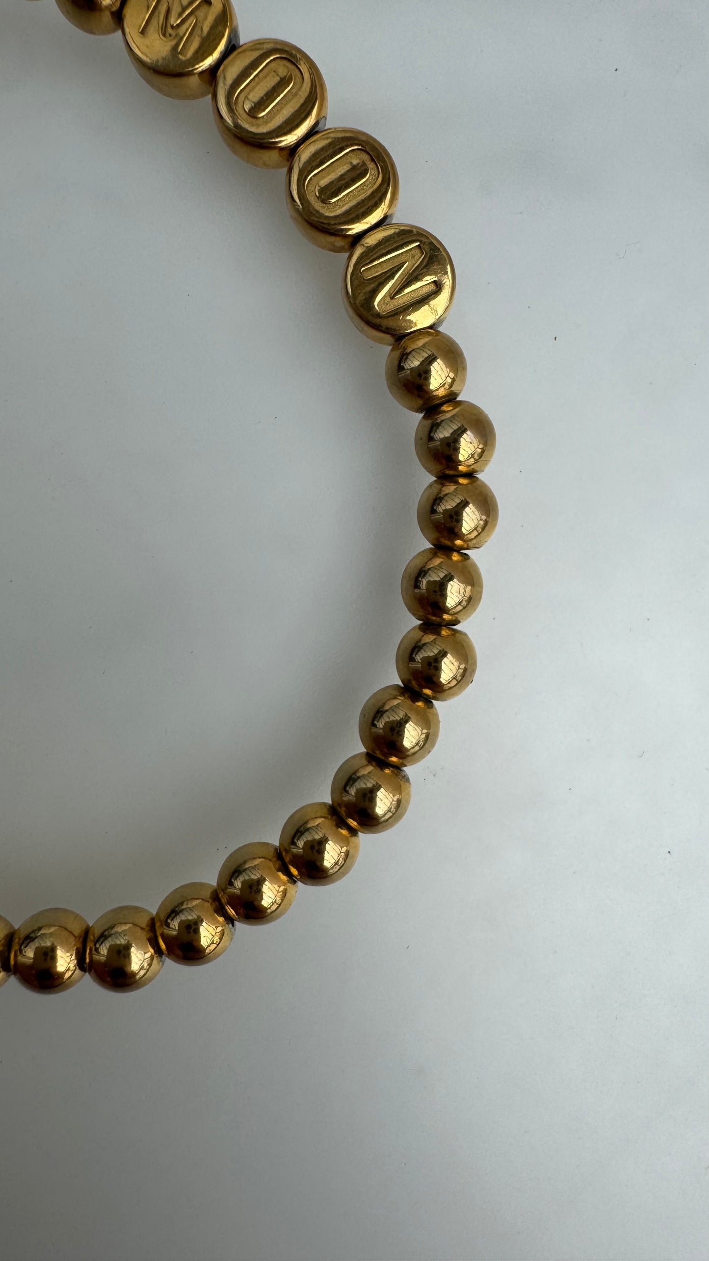 Personalisiertes Armband mit Hämatitkugeln | 18 Karat vergoldet
