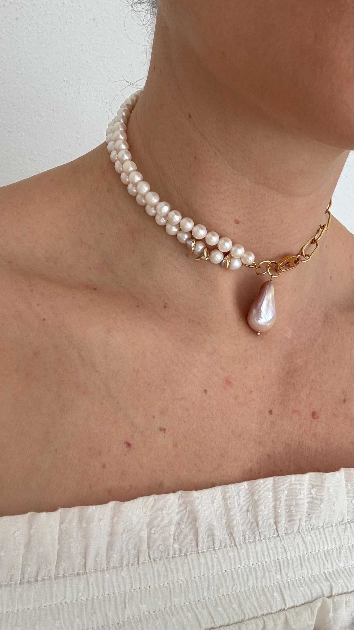 Perlenkette „Monica“ aus Süsswasserperlen & Barockperle | 18 Karat vergoldet | wasserfest