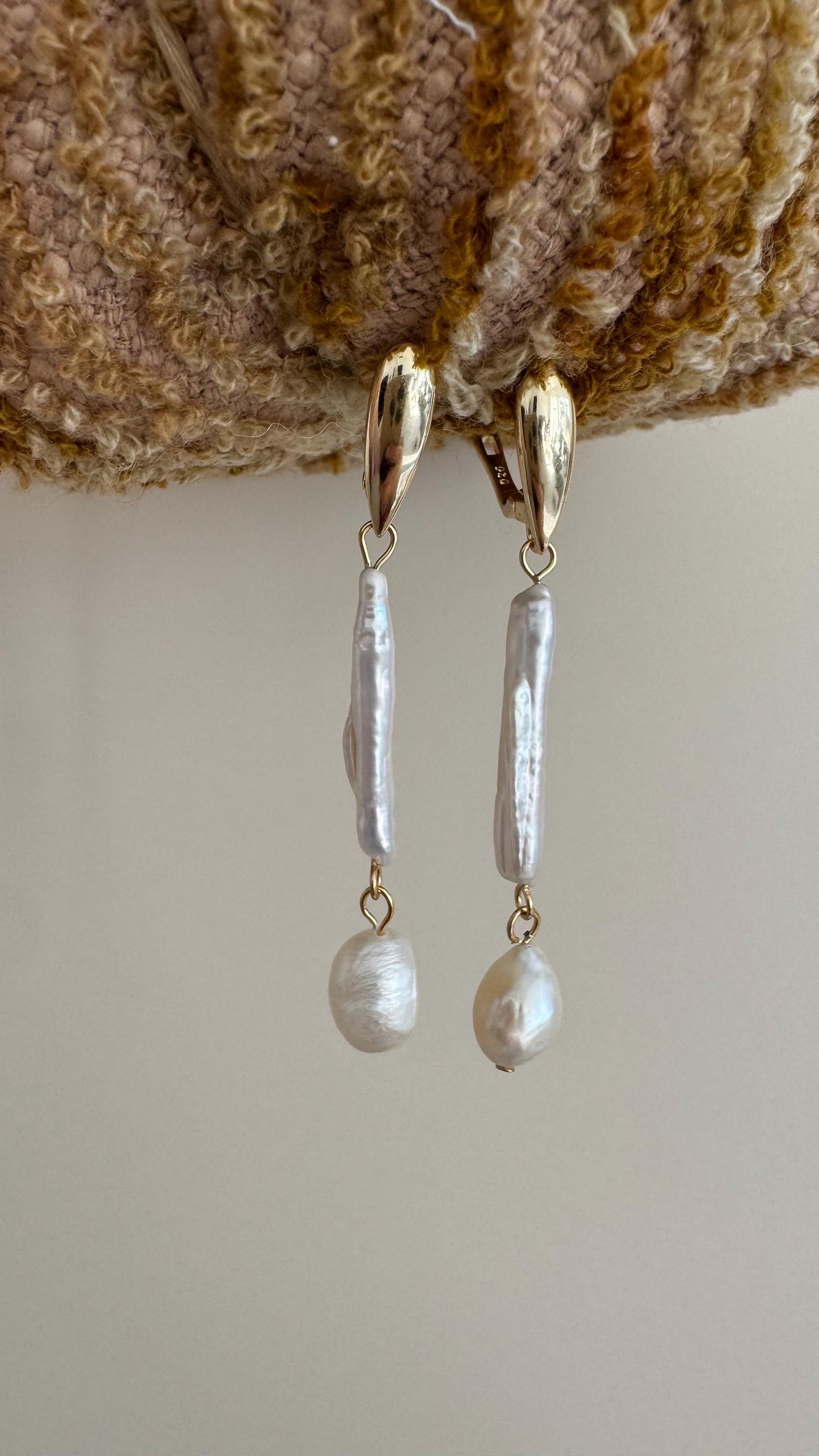 Perlenohrringe „Elli“ 18 Karat vergoldetes 925 Silber | wasserfest und nickelfrei
