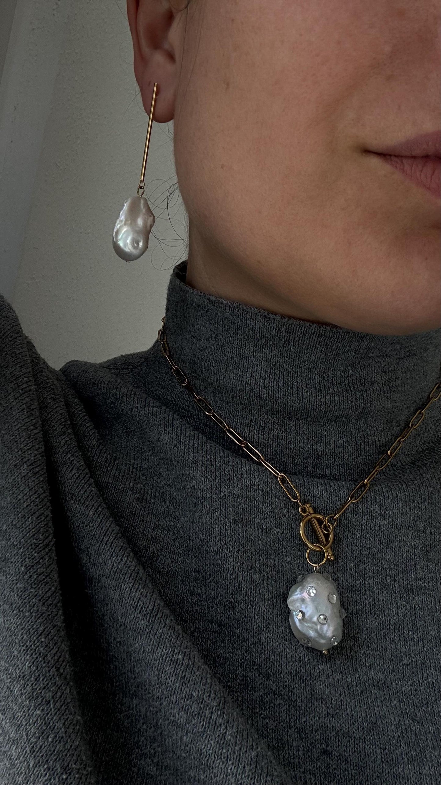 Hängeohrringe mit Barock Perle | 18 Karat vergoldet | Edelstahl | wasserfest & nickelfrei