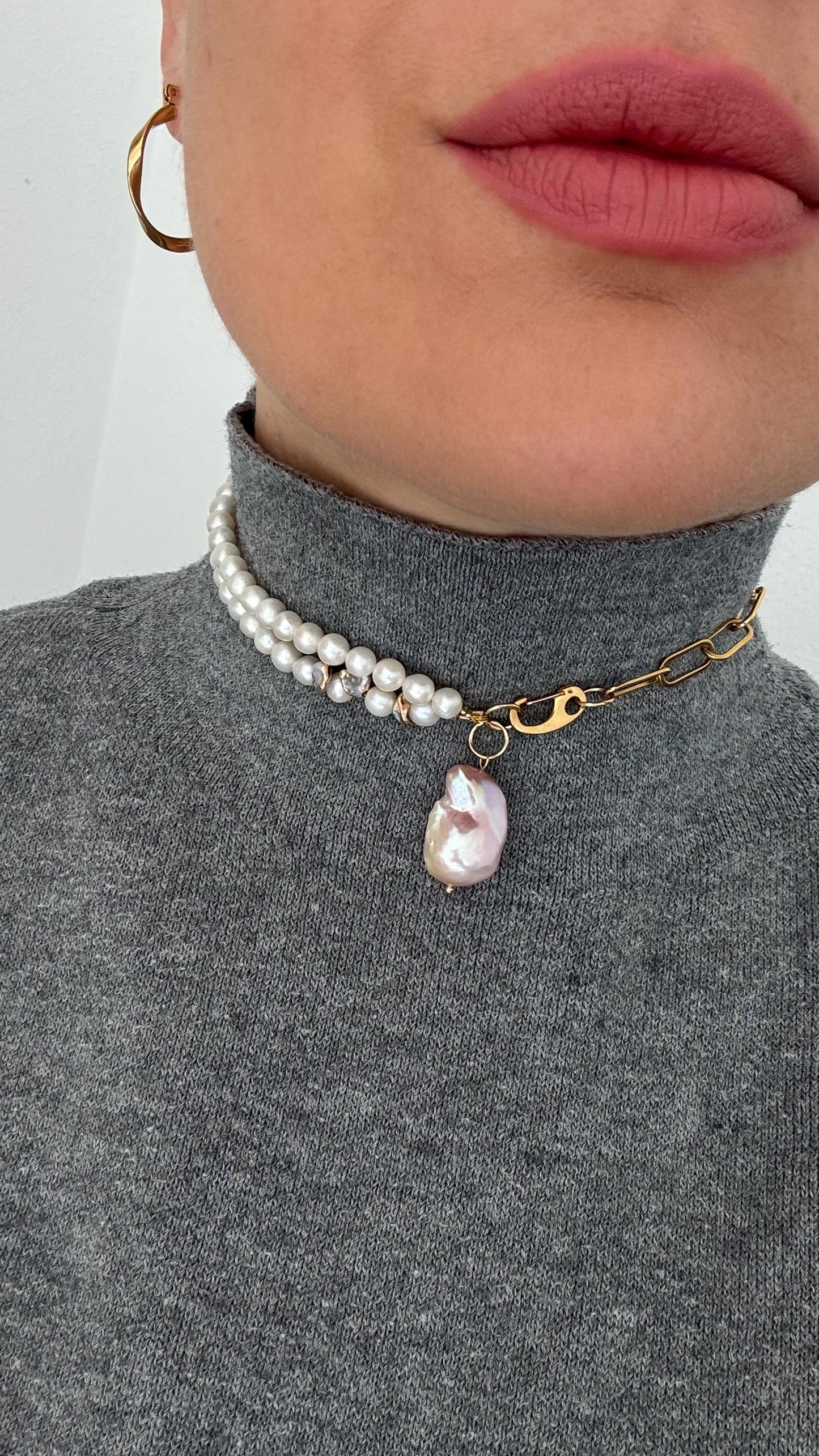 Perlenkette „Monica“ aus Süsswasserperlen & Barockperle | 18 Karat vergoldet | wasserfest