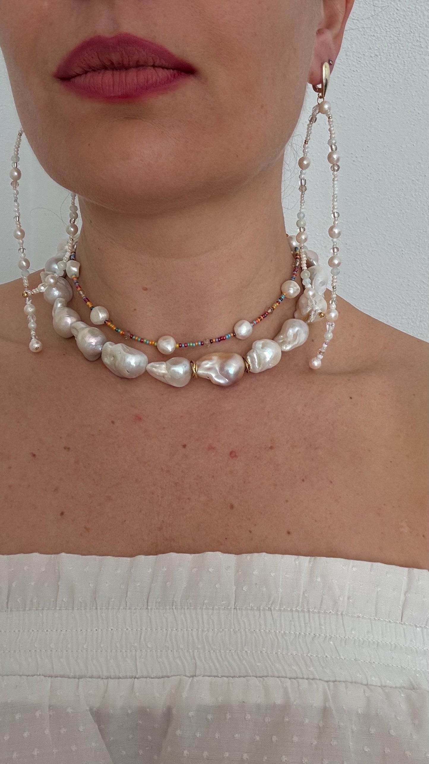 Hängeohrringe „Bride“ aus Süßwasser - und Glasperlen | 18 Karat vergoldet | nickelfrei & wasserfest