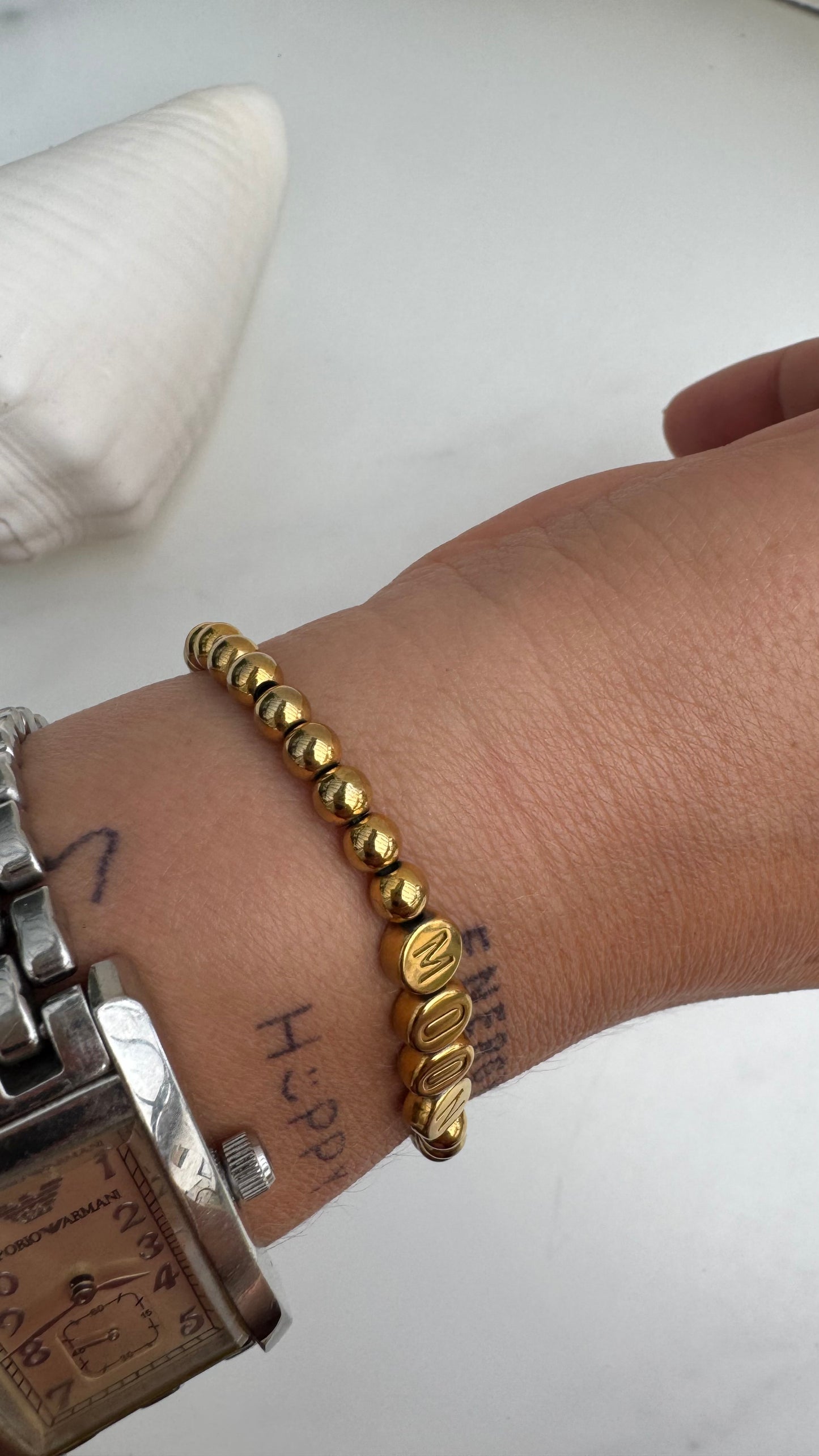 Personalisiertes Armband mit Hämatitkugeln | 18 Karat vergoldet