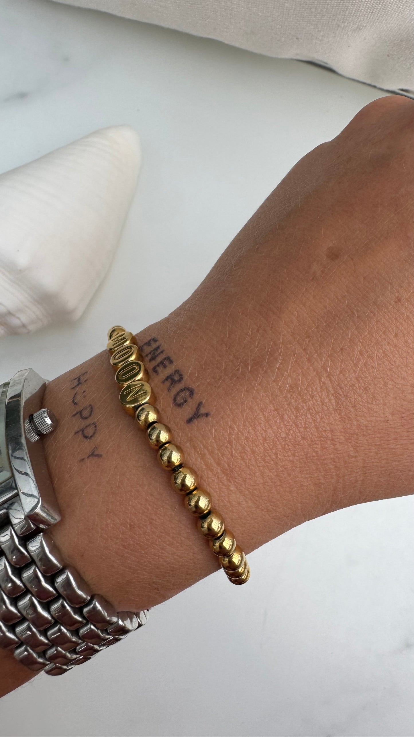 Personalisiertes Armband mit Hämatitkugeln | 18 Karat vergoldet