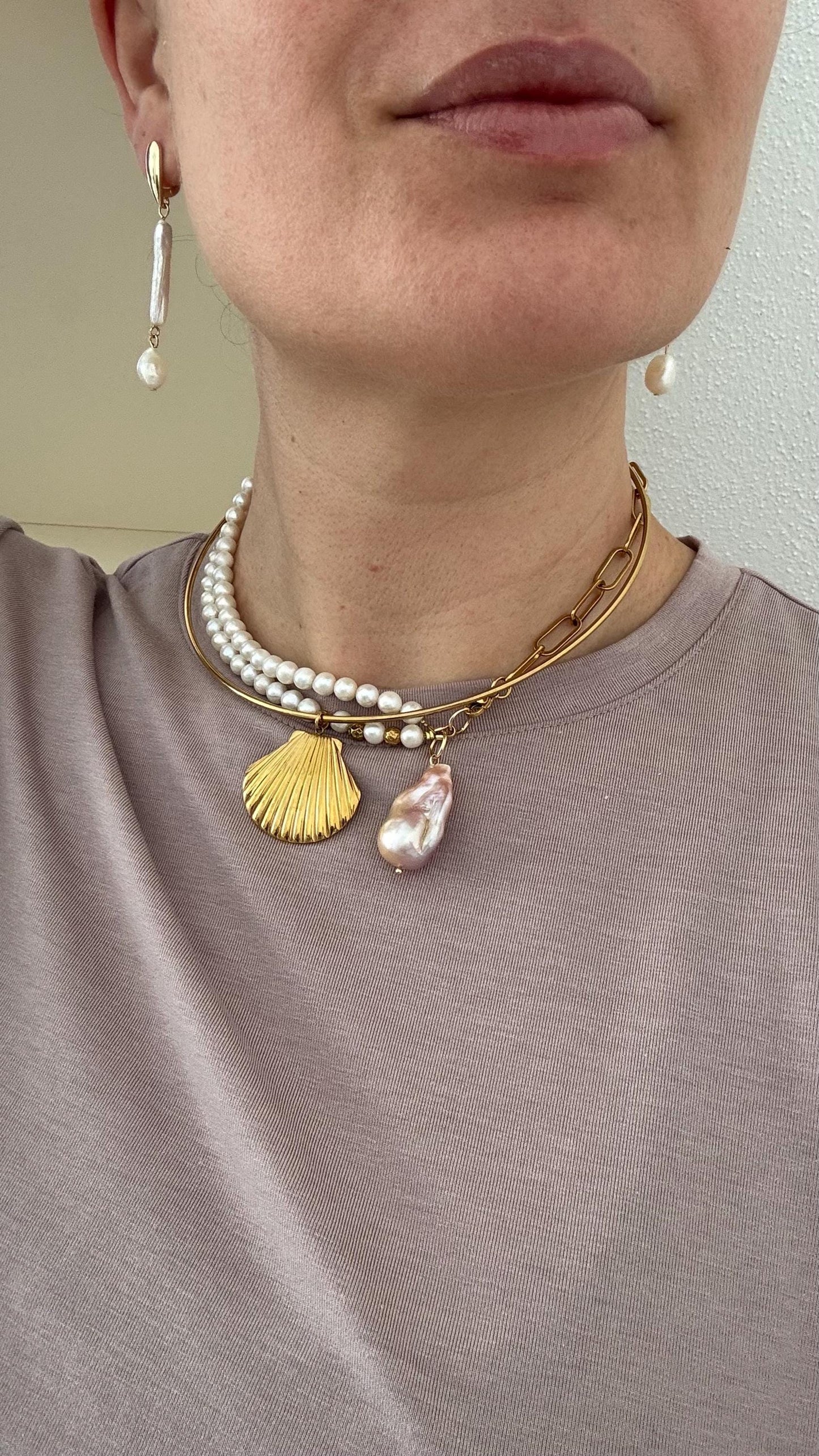 Perlenohrringe „Elli“ 18 Karat vergoldetes 925 Silber | wasserfest und nickelfrei