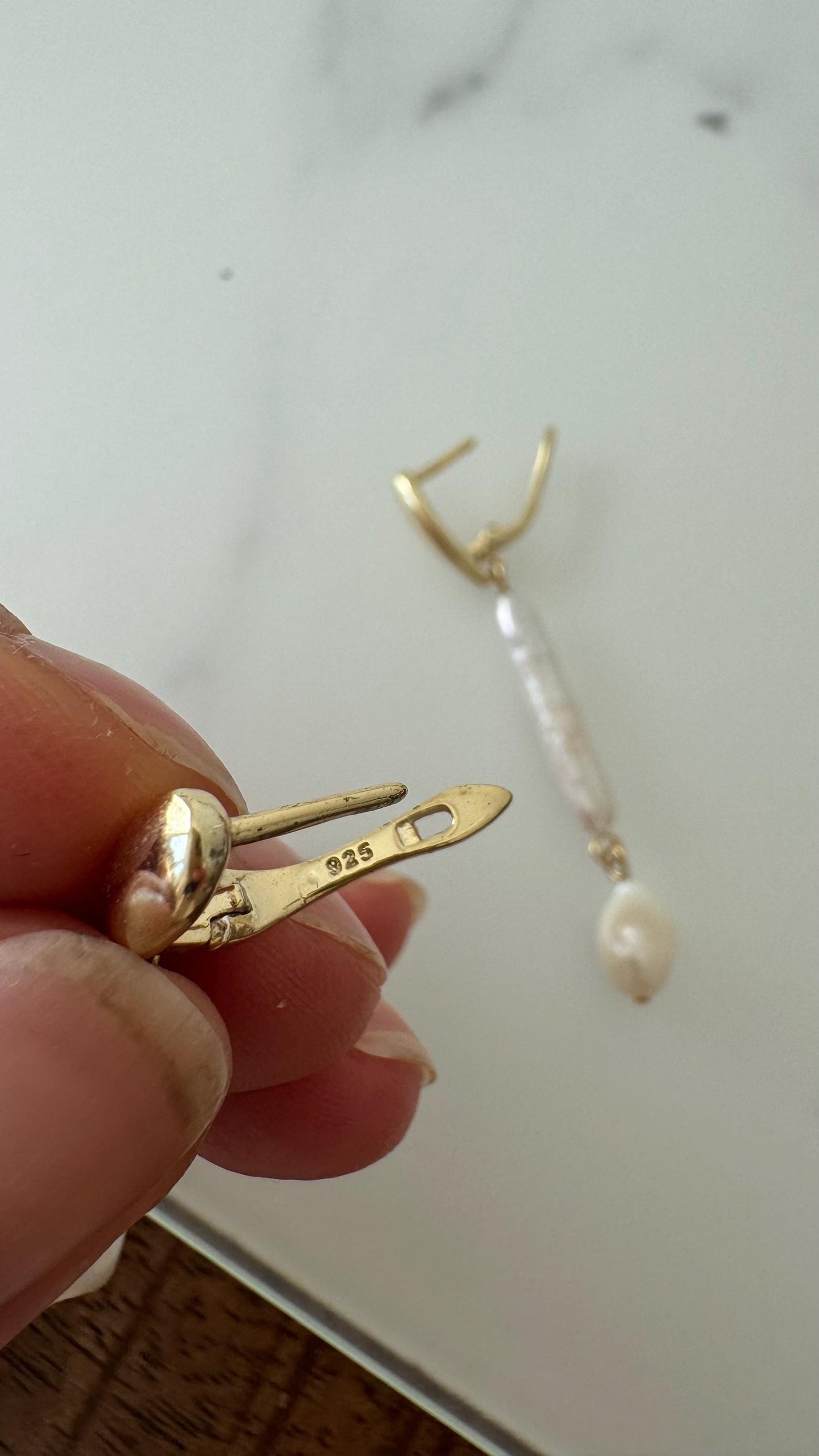 Perlenohrringe „Elli“ 18 Karat vergoldetes 925 Silber | wasserfest und nickelfrei
